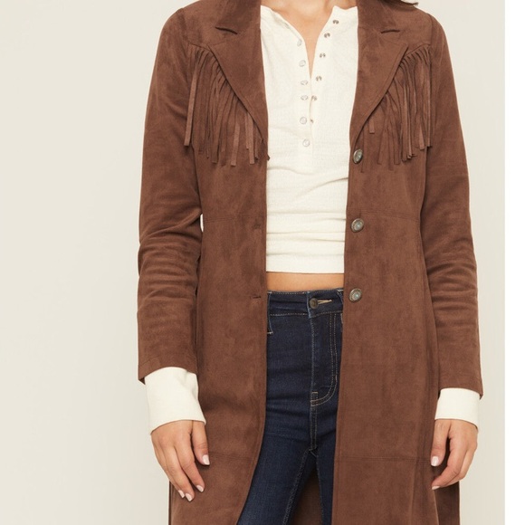 Faux Suede Fringe Trench Coat
NWOT
COLOR- Chocolate
Brown
SHYANNE - Picture 5 of 8